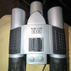 Digital Binnocs That Take Pics Awesome New