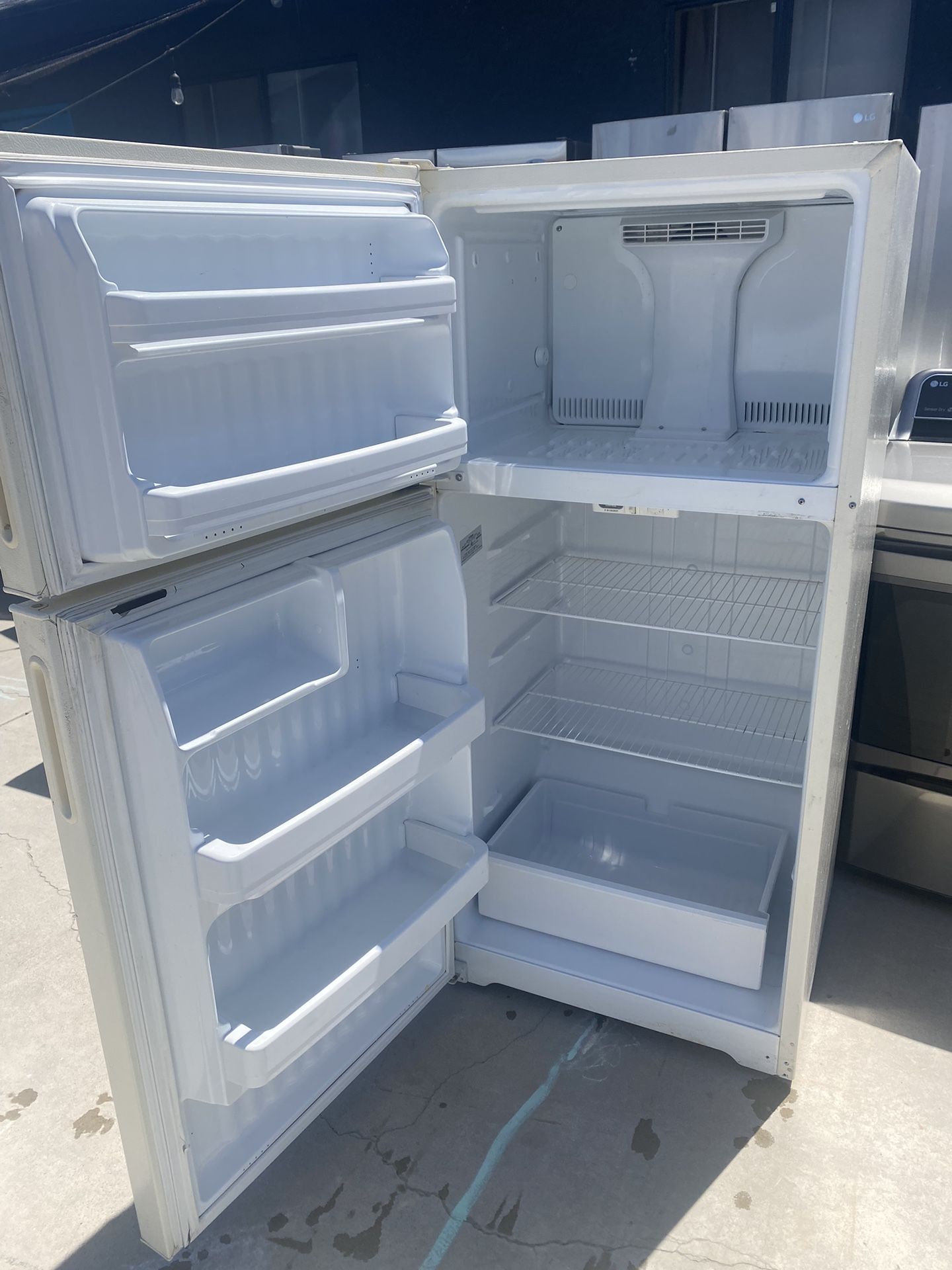 Whirlpool Refrigerator Working Great 3 Months Warranty Free Drop Off 