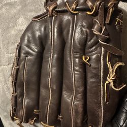 Mizuno Glove