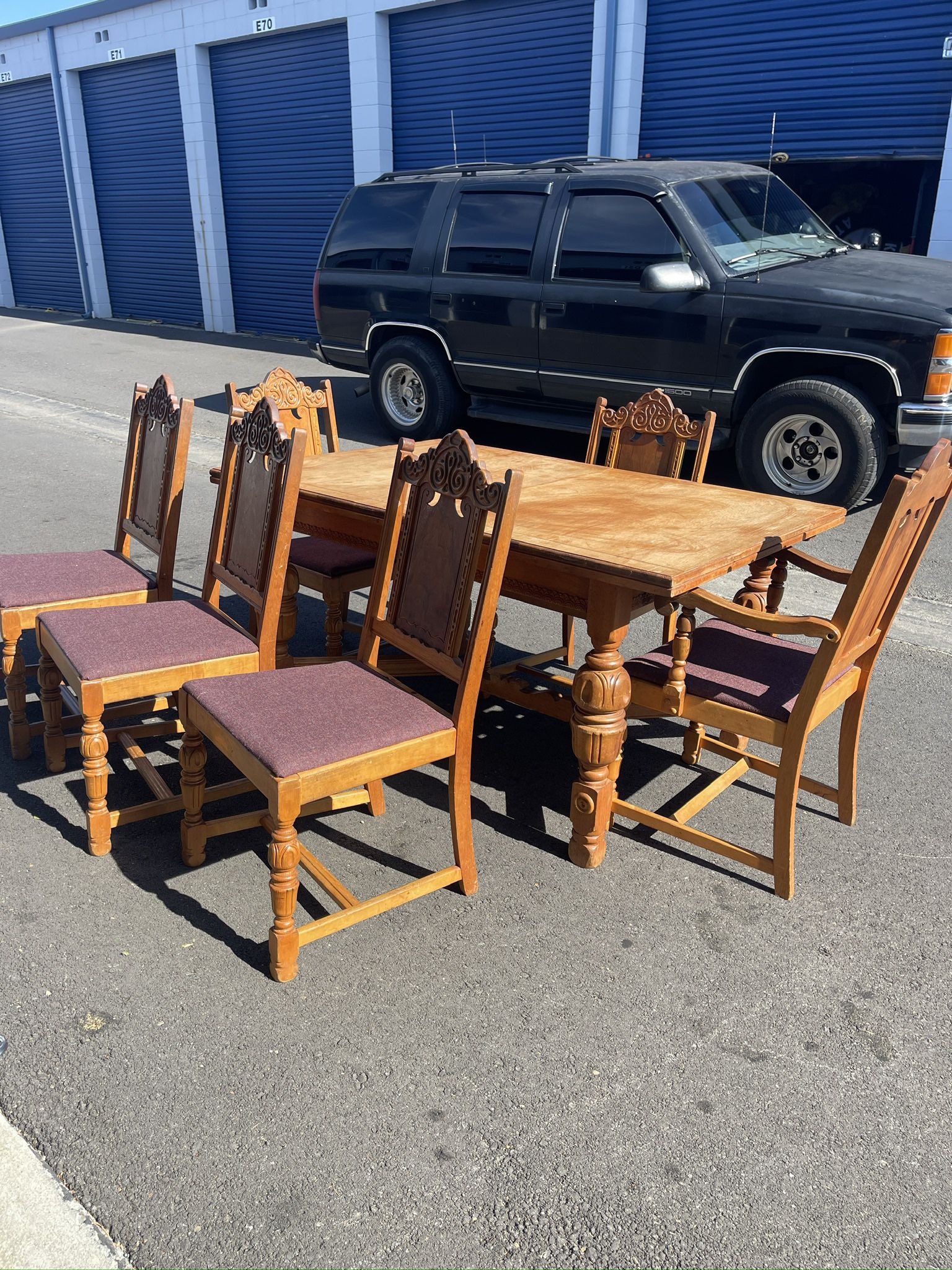Antique Walnut Wood Dining Table And 6 Chairs.