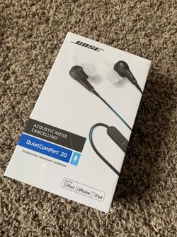 Bose headphones for sale. New in box. Quiet comfort 20