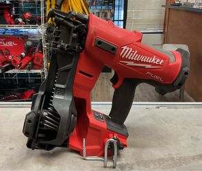 Milwaukee M18 Fuel Lithium Coil Roofing Nailer