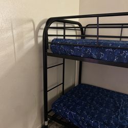 Selling Bunk Bed And Mattress Bed Black And Under Sheet For Mattress Is White