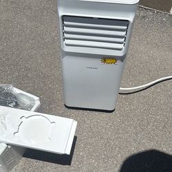 8000 BTU Portable AC Unit. Like New