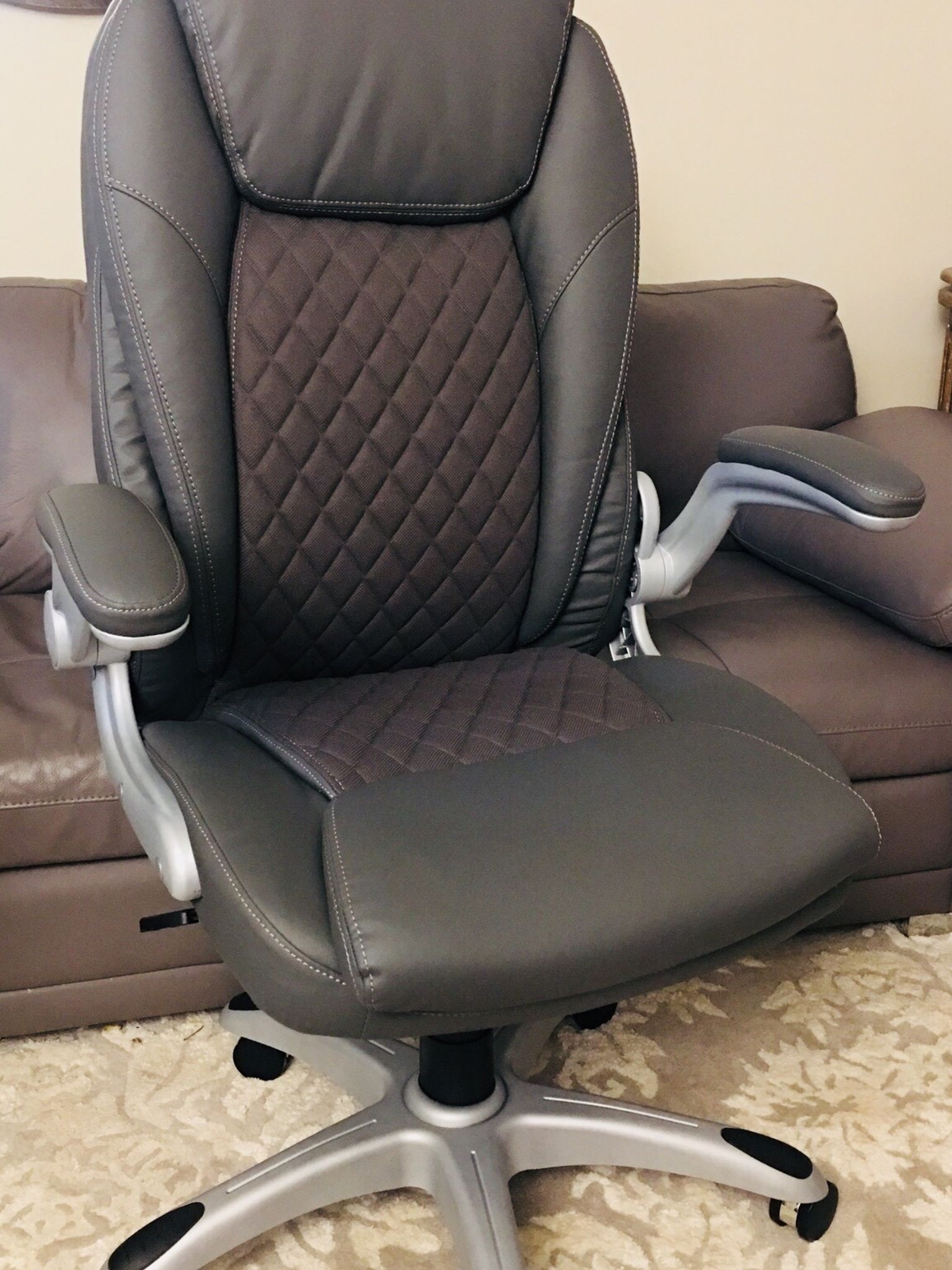 New & Assembled Sorina Quilted Fabric & Bonded Leather Manager‘s Office Chair, Grey
