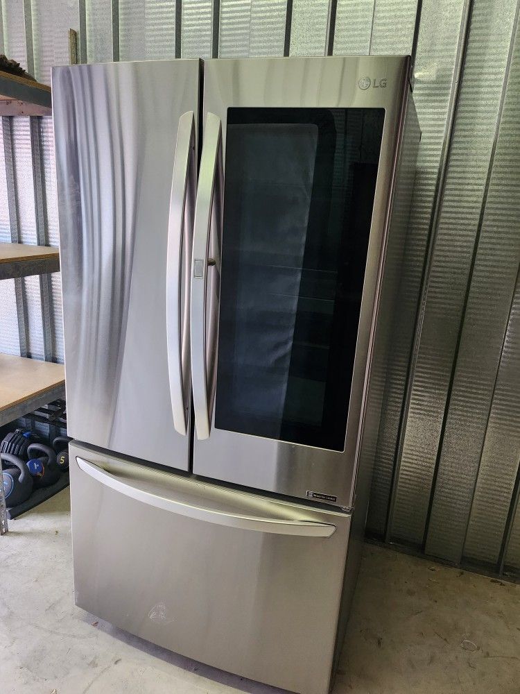 Refrigerator. LG Model LFCS27596S