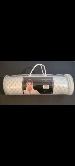 Kathy Ireland Memory Foam Pillow - Brand New