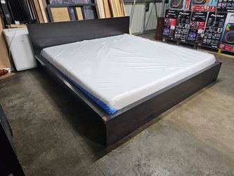King bed and mattress