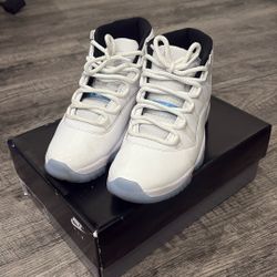 Jordan 11 Legend Blue With Box Size 8.5 Men 