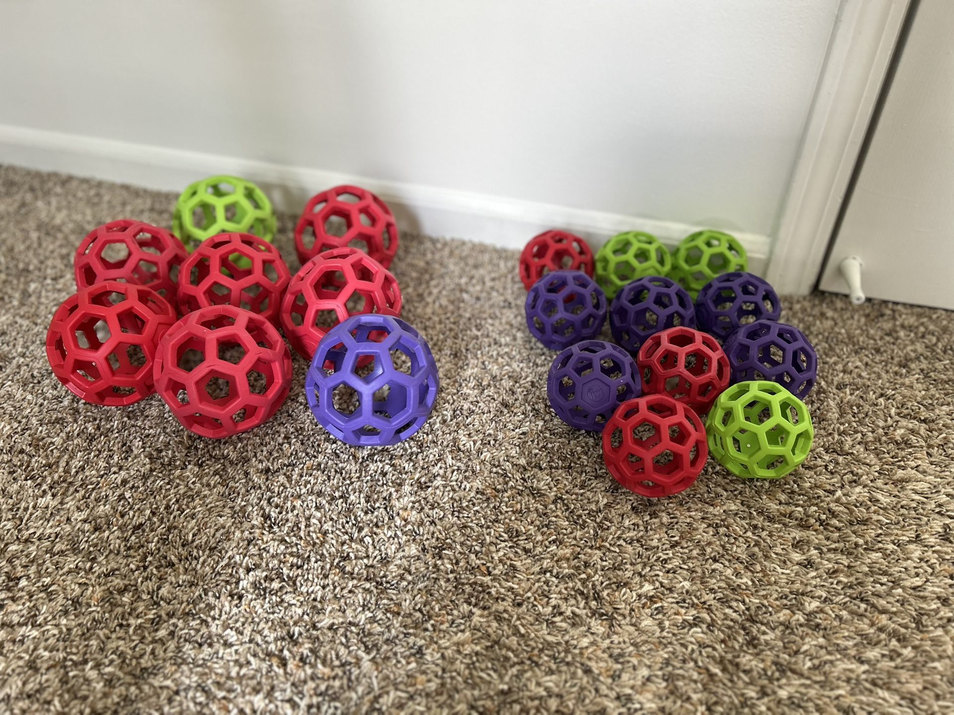 Flexible dog toys 