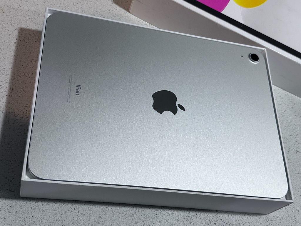 iPad 10th generation Wi-Fi 64Gb new , for Sale in Dallas, TX - OfferUp
