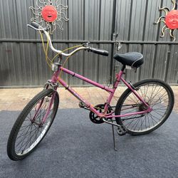 Pink Huffy Savannah comfort touring 26” bicycle