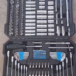200 Piece Socket And Wrench Set