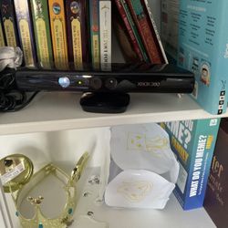 Xbox 360 Kinect + 1 Controller (BLK)