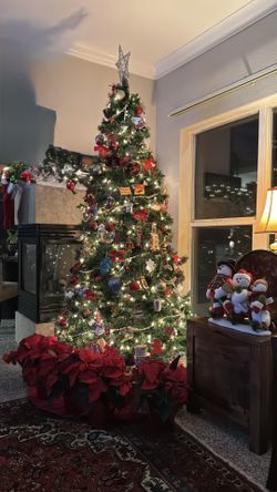 7.5ft Pre-lit Christmas Tree (no ornaments) + Free Garland