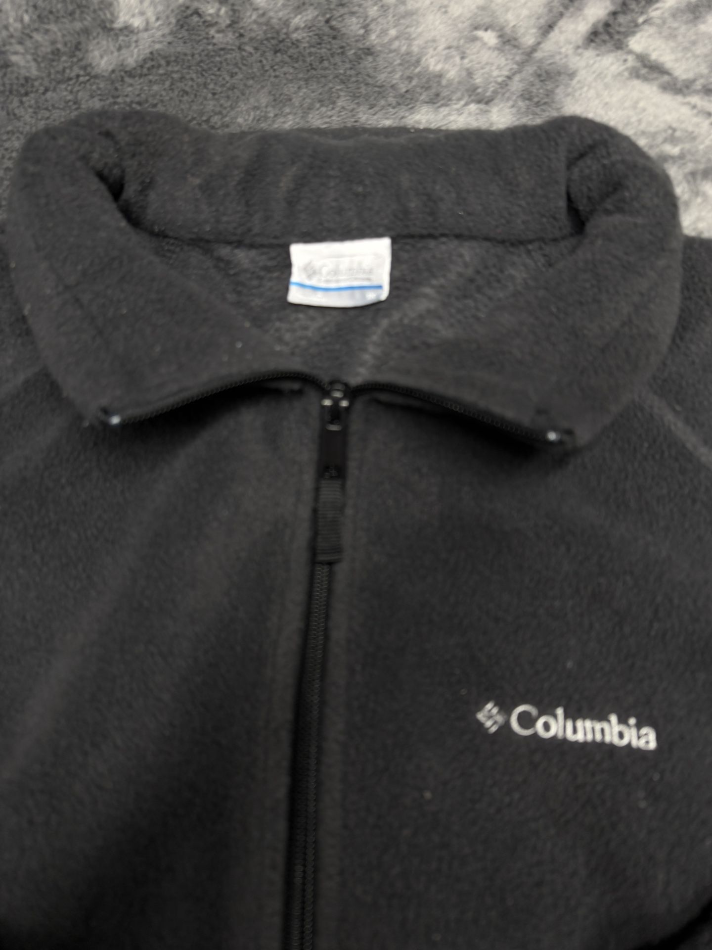 Black Columbia Women’s XL fleece jacket #outdoorwear black, fleece, zip-up, outdoor, cozy, winter, soft, athletic, performance, lounge