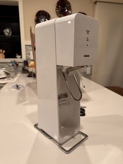 Sodastream With CO2 Tank And Bottles