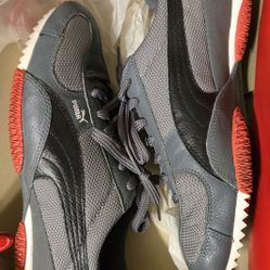 Like New Women's Puma Roma Sneakers - Size 7 US