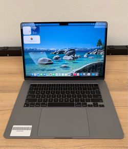 15" MacBook Air M2 8 Core*256GB SSD*8GB RAM