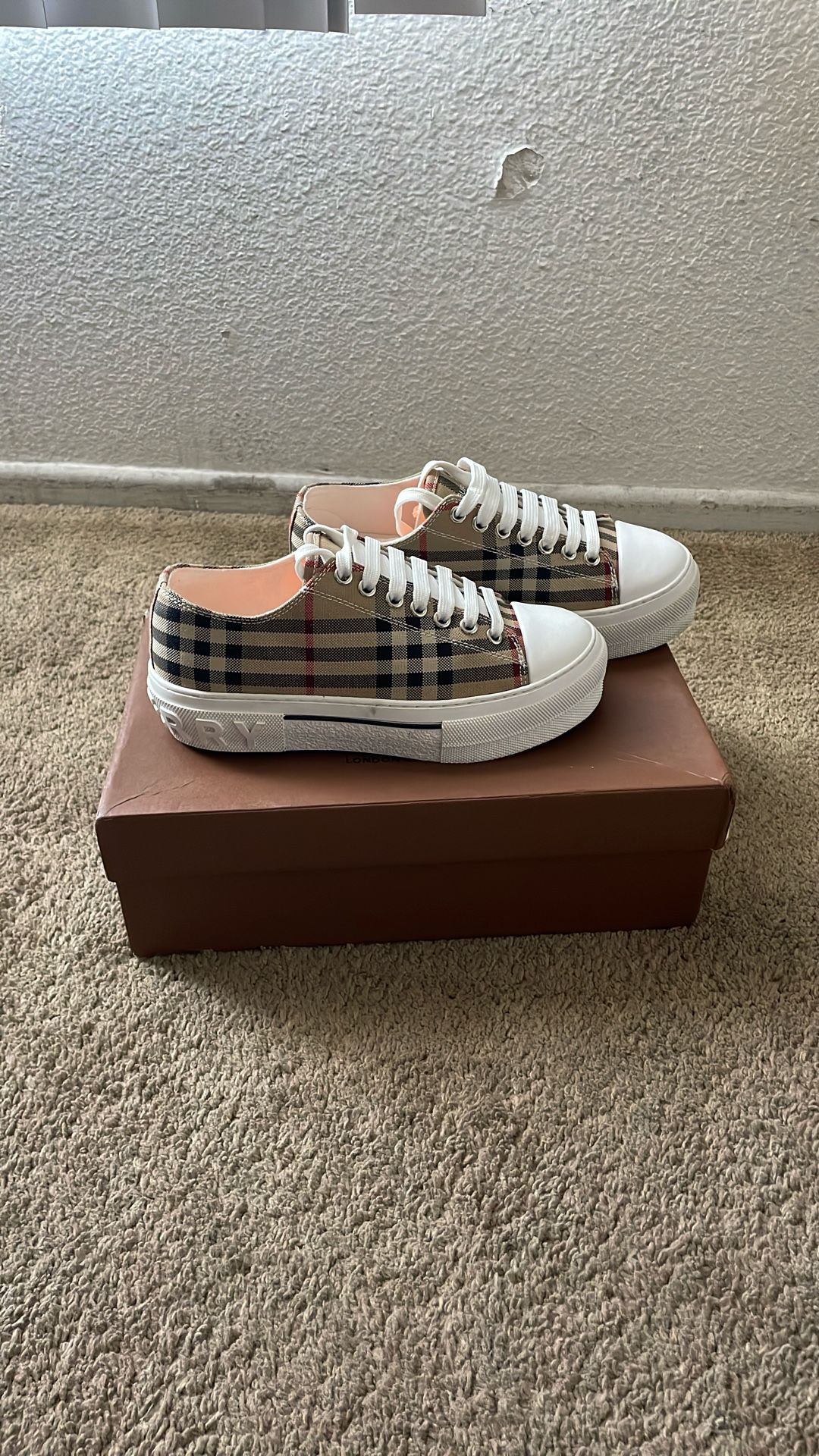 new burberry shoes women