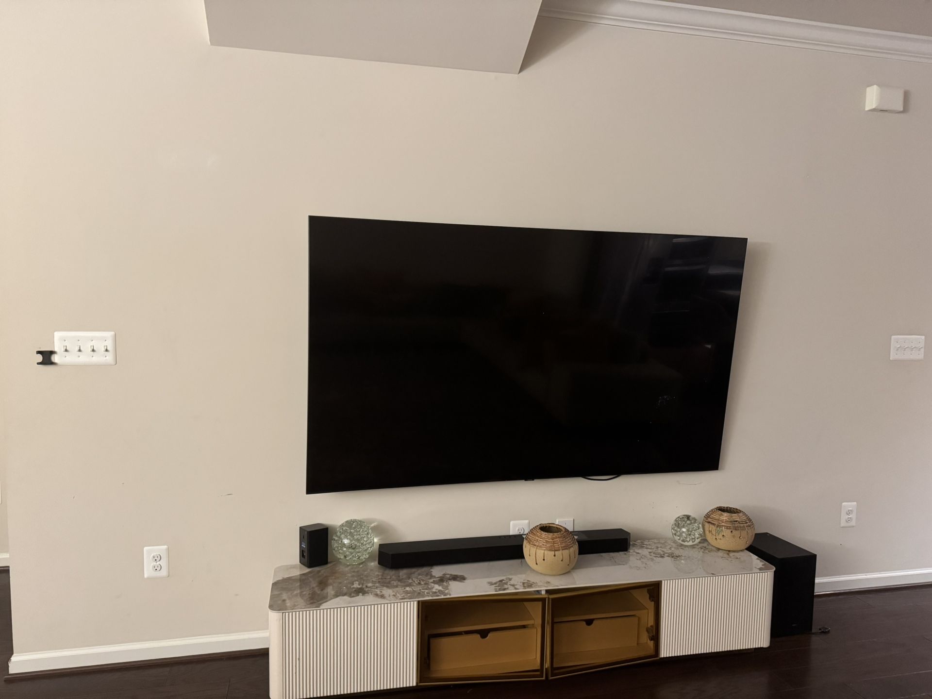 70 Inch Tv And Stand