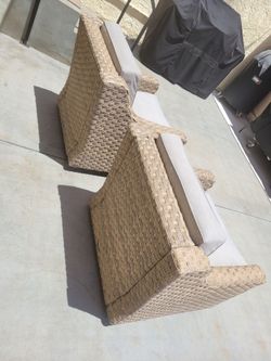 2 Swivel Patio Chairs With Covers