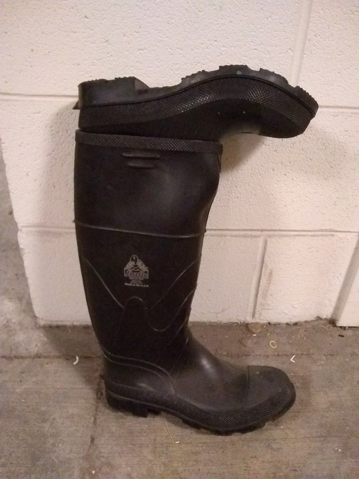 Galoshes, Bata rain boots