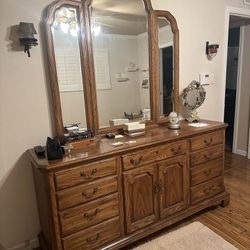 Thomasville Dresser And Mirror 