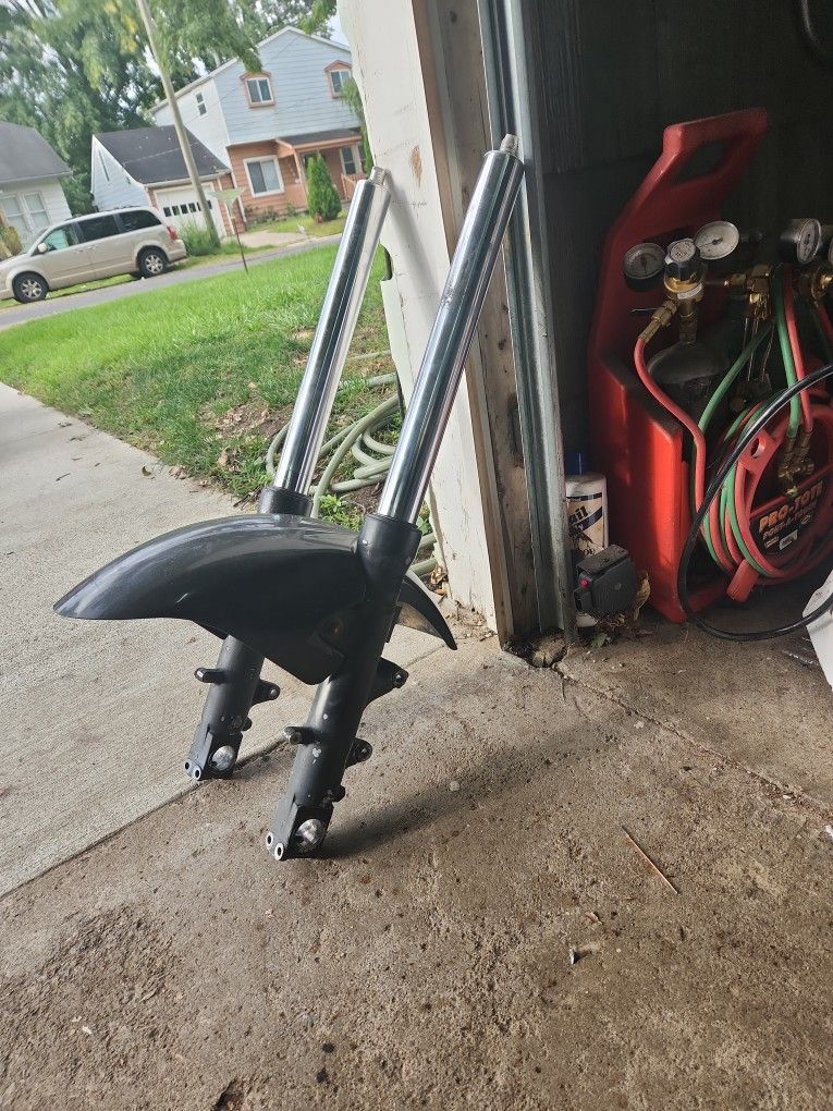 2001 GSXR FORKS AND FENDER / Triple Tree Assembly 