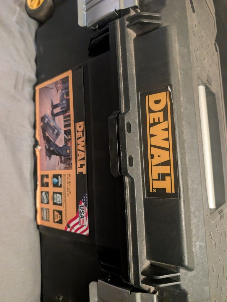 Dewalt Storage Box Roller