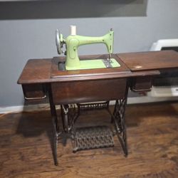 Singer Manufacturing company Sewing Machine 