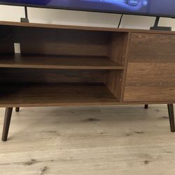 Modern Wood TV Stand / Media Console – Great Condition