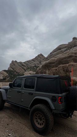 Jeep JL 2018 stock soft top