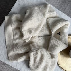 Express women’s Sherpa sweater size xl PRICE FIRM ( I sized Up For An Oversized Look) 