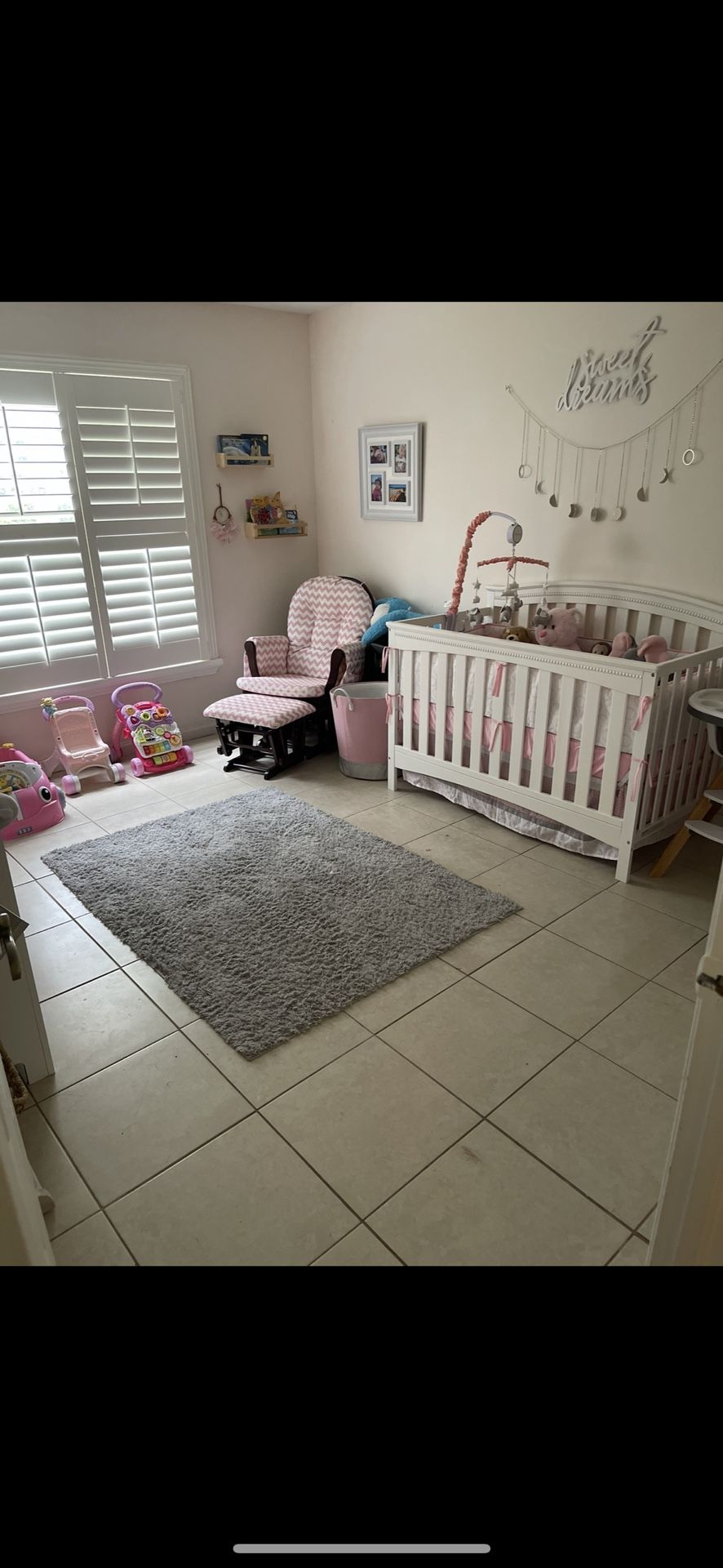 4 In 1 Baby Crib! Perfect Condition