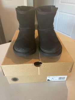 Uggs Kids Classic Mini Zipper Tape Logo Size 4Y
