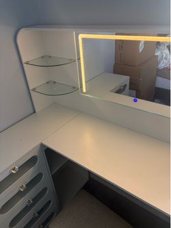 Vanity LED 3 Settings with chair