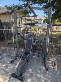 Smith machine with pulley