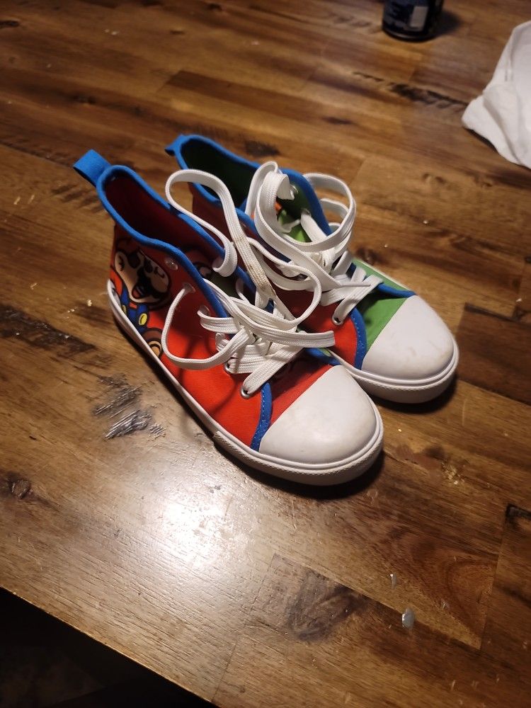 SUPER MARIO BROTHERS Mario Luigi Yoshi Nintendo Hi Top Sneaker Shoes Kids Size 13