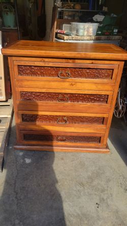Dresser