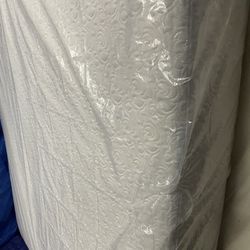 King Size Tempur-Pedic Brand Mattress. Excellent New Condition In Plastic.
