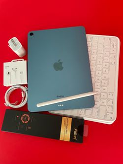 Apple IPad Air 5th Generation (10.9” Liquid Retina/ M1 chip / 2022 Model) 64GB with pen, keyboard case & Accessories