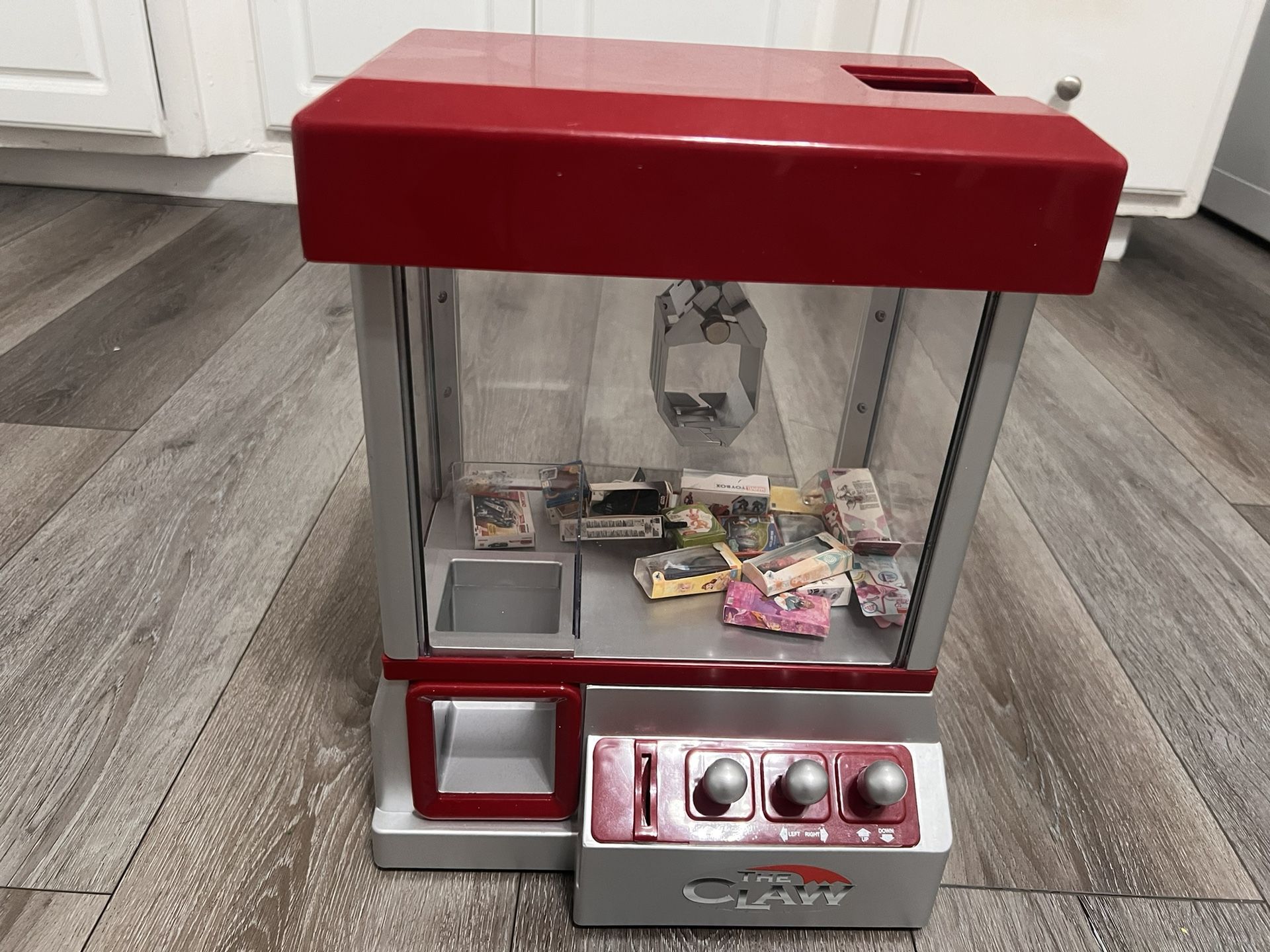 The CLAW Machine Electronic Arcade Game w/Music Sounds Works Great