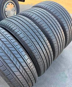 225/65/17 Michelin vendo un set de llantas usadas excelente condiciones de vida las 4 ✅🤩I am selling a set of used tires, all 4 in excellent living c