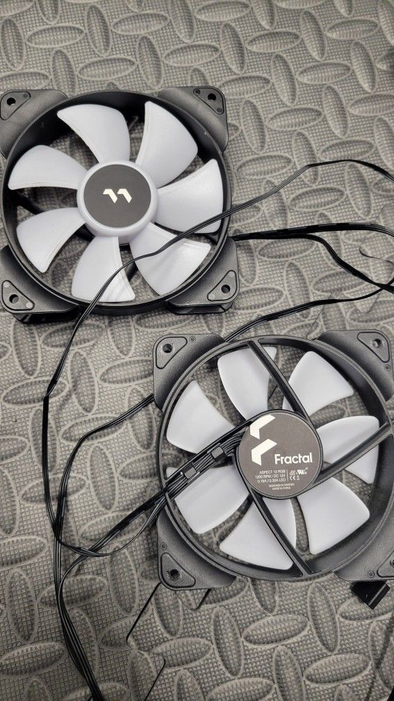 Fractal Aspect 12 RGB fans