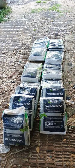 Bostik webcrete 95 tengo 14 bolsas es para flotiar seca rápido y de buena calidad
