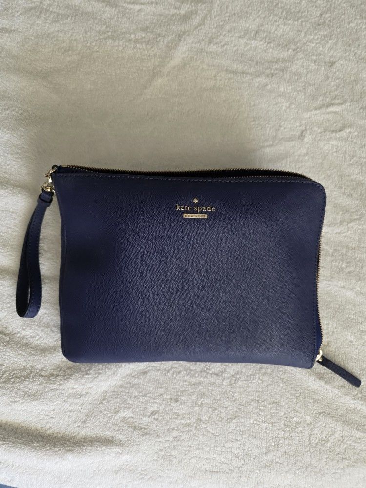 Kate Spade Charging Hand Bag / IPhone Charging Wristlet Bag