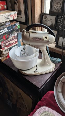 Vintage 1940's Hamilton Beach Stand Mixer Model W/bowl, Beaters Tested