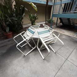 Free Chairs And Tables 