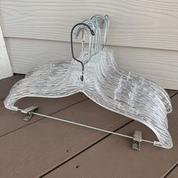 15 decorative plastic hangers